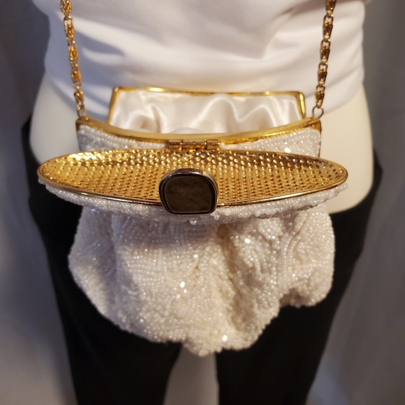 Antique 1920s White Beaded Evening Purse | Gold Chain Frame - Picture 11 of 16